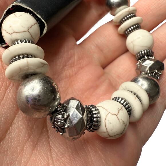 Paparazzi Beaded Stretch Mesa Marbled Maverick Bracelet Stackable White Silver - Picture 2 of 4